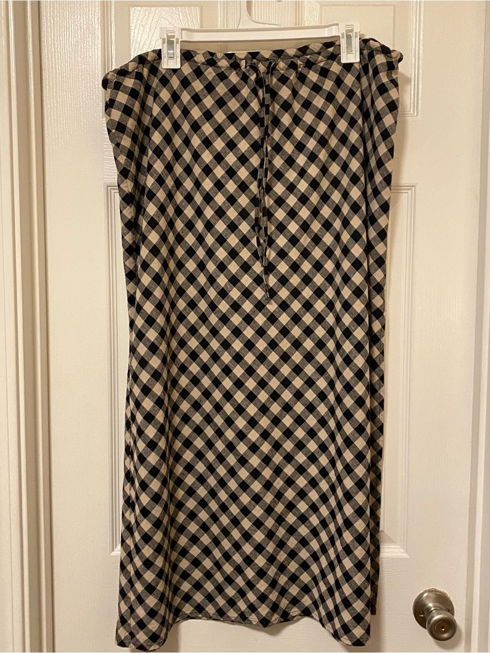Gap Linen Blend Skirt in Black and Cream Gingham. - Picture 3 of 7